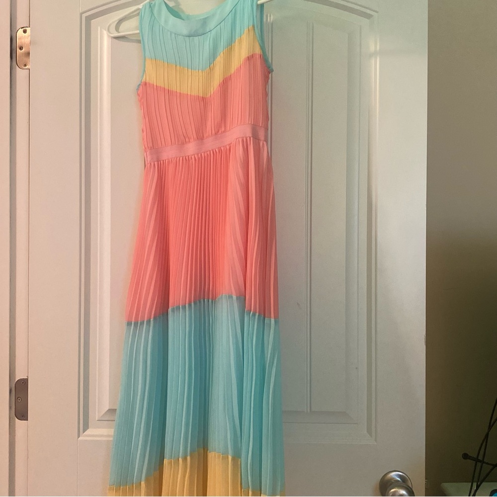 Rare editions size 10 girls, or size XS women’s. Blue yellow and pink